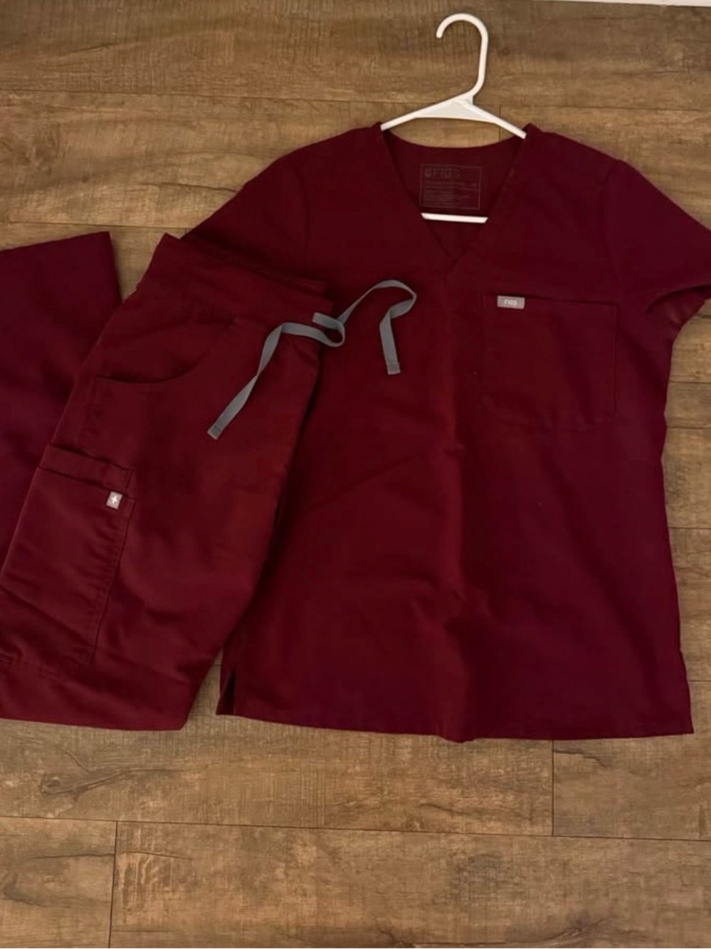 Figs Burgundy Scrub Set